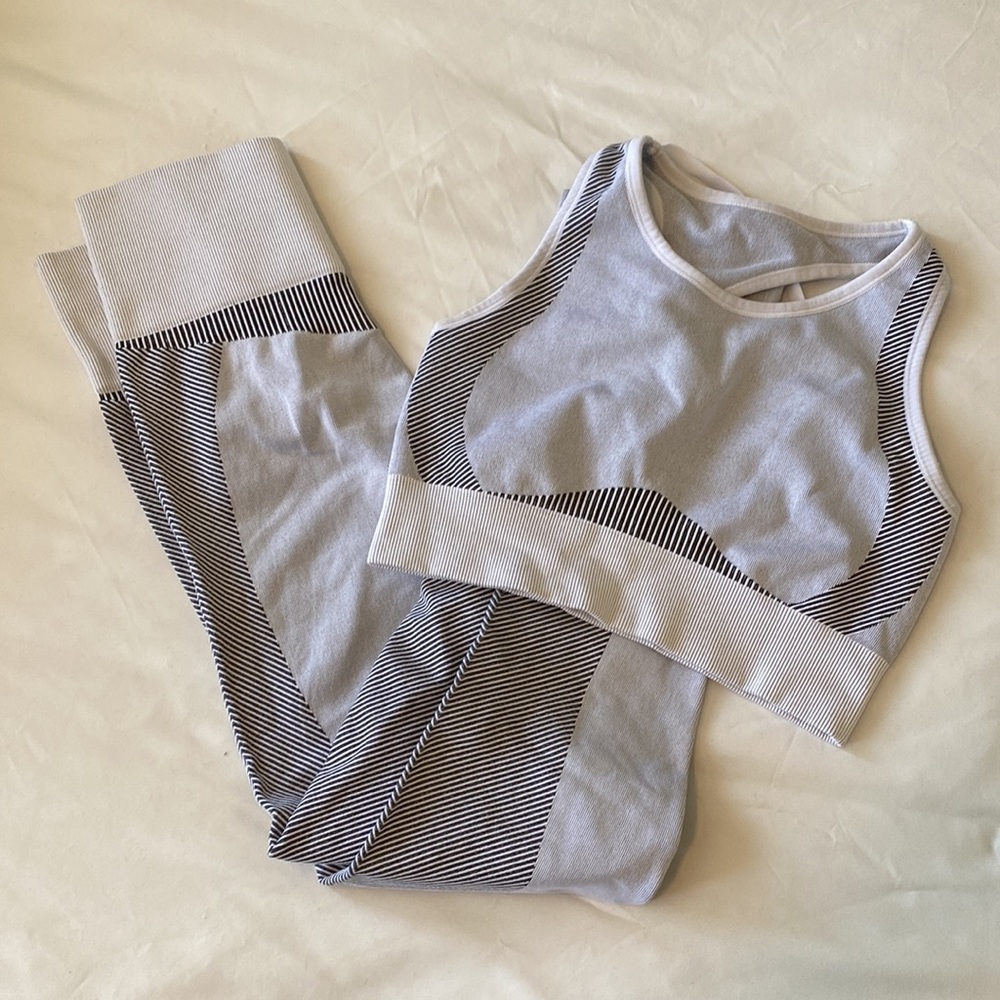 Seamless workout set